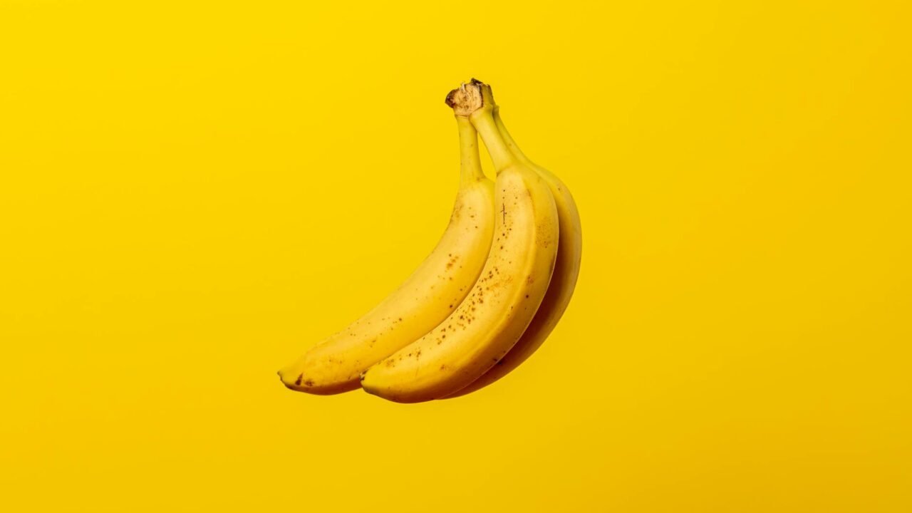 copy space photo of yellow bananas